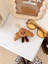 Charger l'image dans la galerie, Porte clé en crochet Croissant