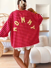 Charger l'image dans la galerie, T-shirt Mommy à inscriptions jaunes