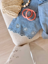 Charger l'image dans la galerie, Veste en jean Laya (victime de son succès..bientôt de retour!)