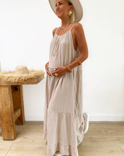 Charger l&#39;image dans la galerie, Robe Annabelle beige
